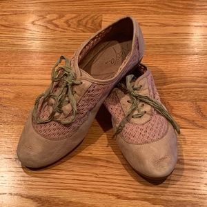 Naya Women’s Trite Oxford in Blush Pink